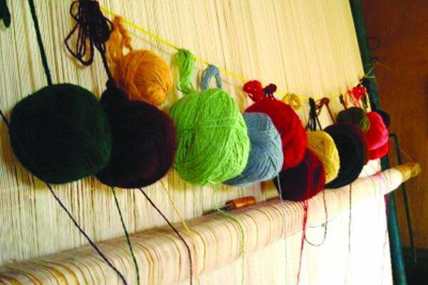 صندلی قابل توجهی برای فرش ایرانی قائل نیستیم