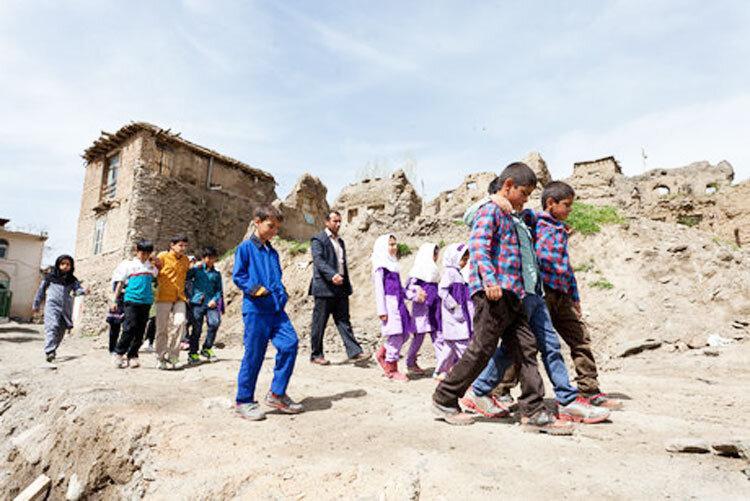 حذف مدارس خشت و گلی به یاری خیران